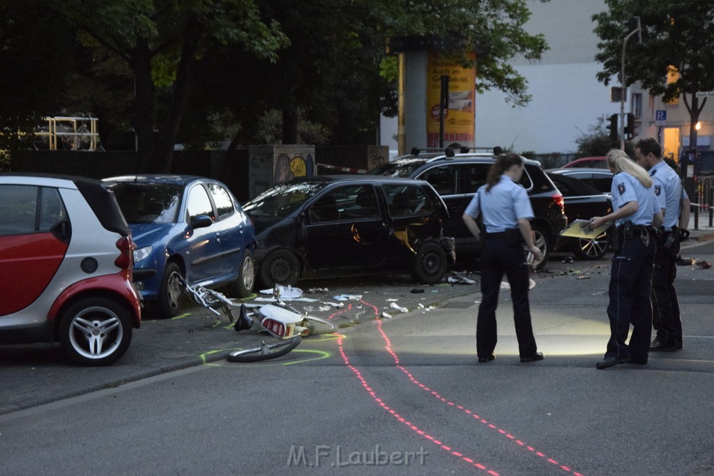 Schwerer VU PKW Rad Koeln Deutz Giessenerstr Betzdorferstr P012.JPG - Miklos Laubert